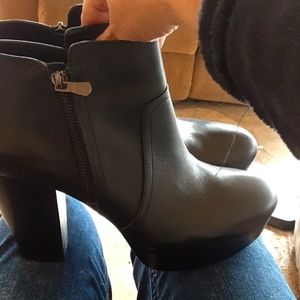 NWOT Giani Bini Ankle Platform boots. Size 11M